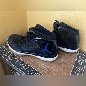 Kid’s Nike youth size 6 - black hightop Air Jordans - excellent